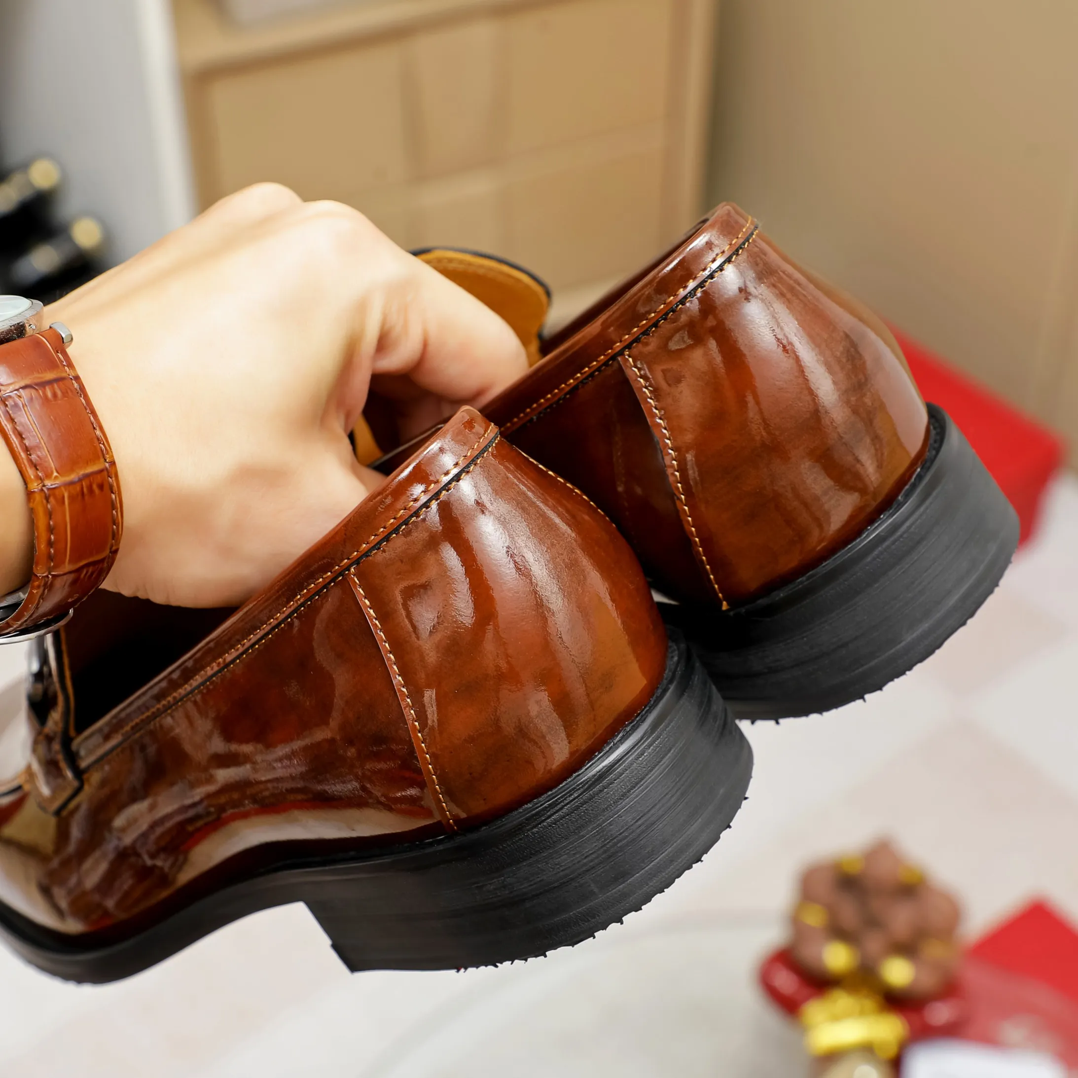 Men's shoes💰460🕷🕷[Ferragamo] Ferragamo's top men's business leather shoes💯Original copy of the official website, the upper is made of imported official website 1:1 material🍁Italian embossed cowhide🇮🇹Imported water-dyed leather lining. It’s definitely not made with ordinary craftsmanship, it’s the model used by celebrities! The factory’s craftsmanship is designed to create the most perfect shoes for trendy men! Code number 38-44 (45.46 customized) 3 colors, large quantities in stock